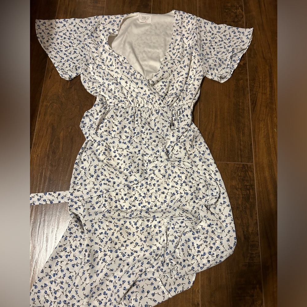 EUC Sienna Sky dress with ties size M